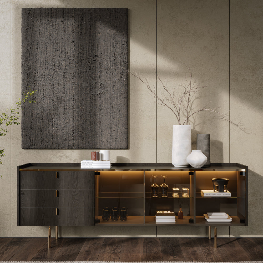 Evanyrouse Colline Glas 4 Türen Sideboard mit Beleuchtung – Lifestyleansicht 2