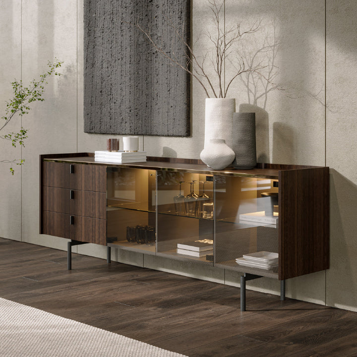 Evanyrouse Colline Glas 4 Türen Sideboard mit Beleuchtung – Lifestyleansicht 3