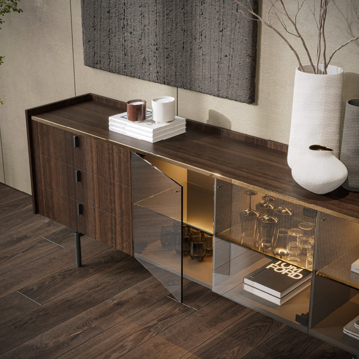 Evanyrouse Colline Glas 4 Türen Sideboard mit Beleuchtung – Lifestyleansicht 4