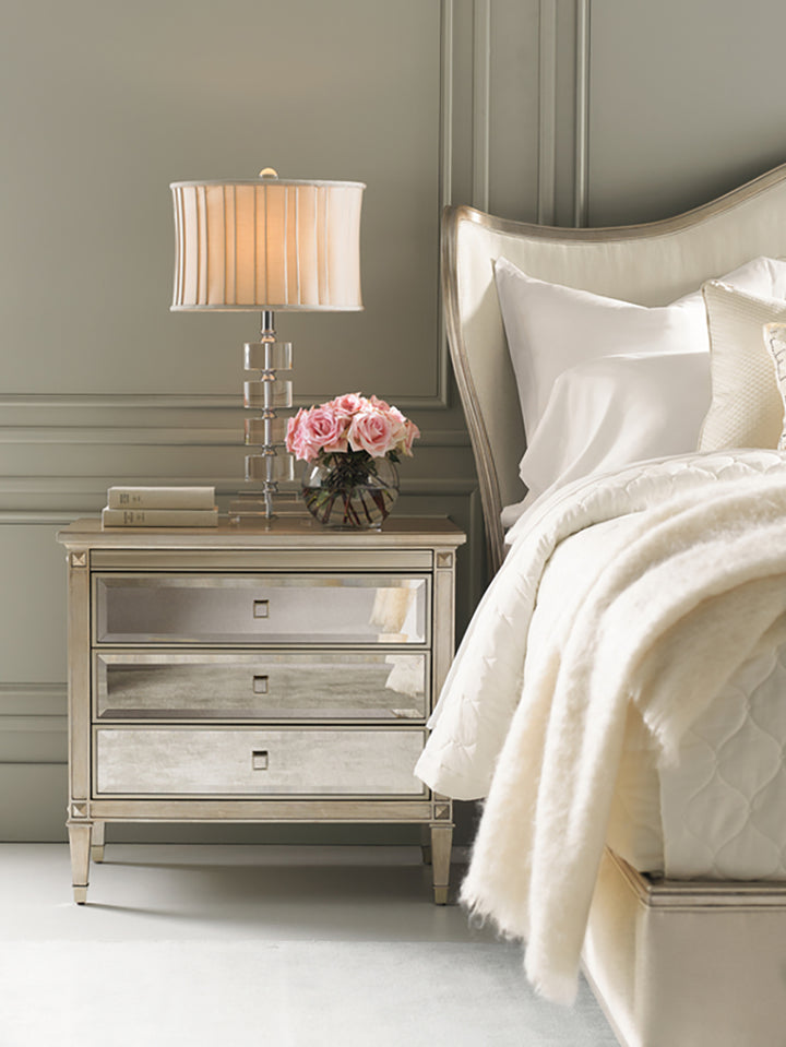 Caracole  A Classic Beauty  Nachttisch  CLA-016-064 von instylior