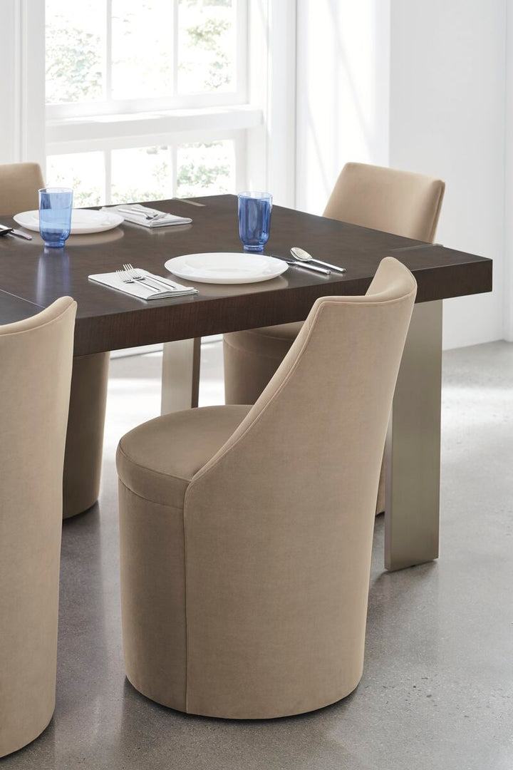 Caracole Cult Classic extending dining table CLA-420-201 from Instylior